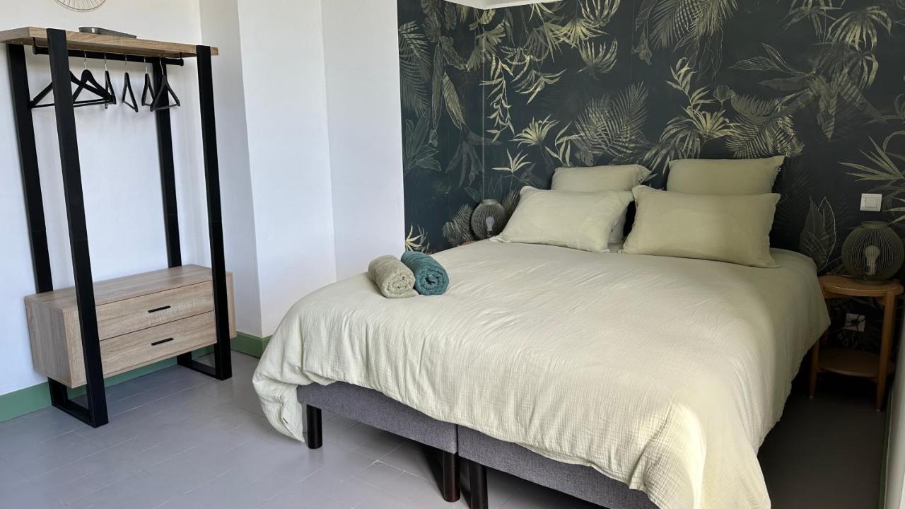 Chambre Tropicale Au Domaine De L'Aven Villeneuve-Minervois Екстериор снимка